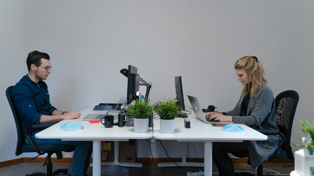 How to Seamlessly Onboard Physically Distanced Employees 1